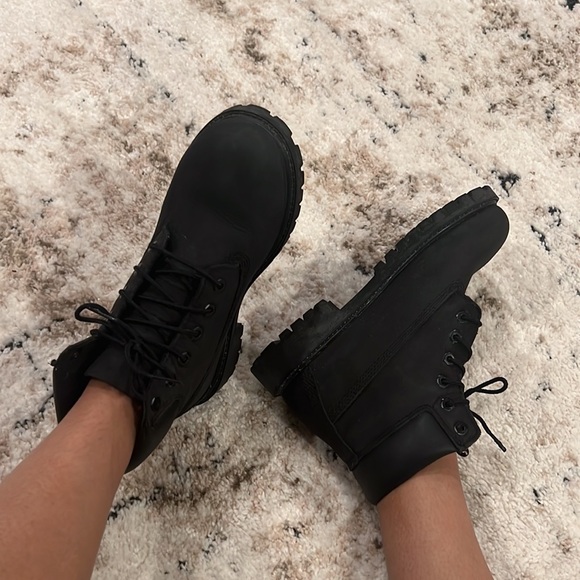 Timberland Black Nubuck Boots - Picture 7 of 16